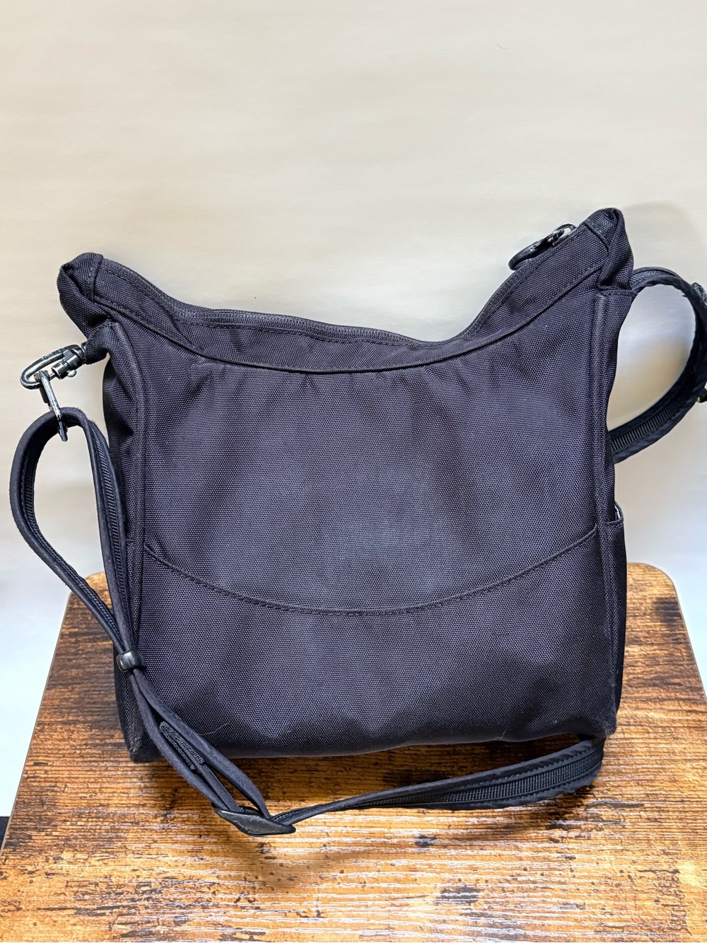 PacSafe | CitySafe Series 100 Travel Crossbody Small Black Handbag w/ eXomesh - Picture 3 of 12